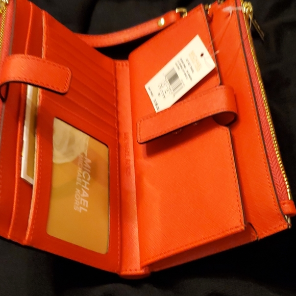 Michael Kors Wallet NWT - Picture 2 of 2